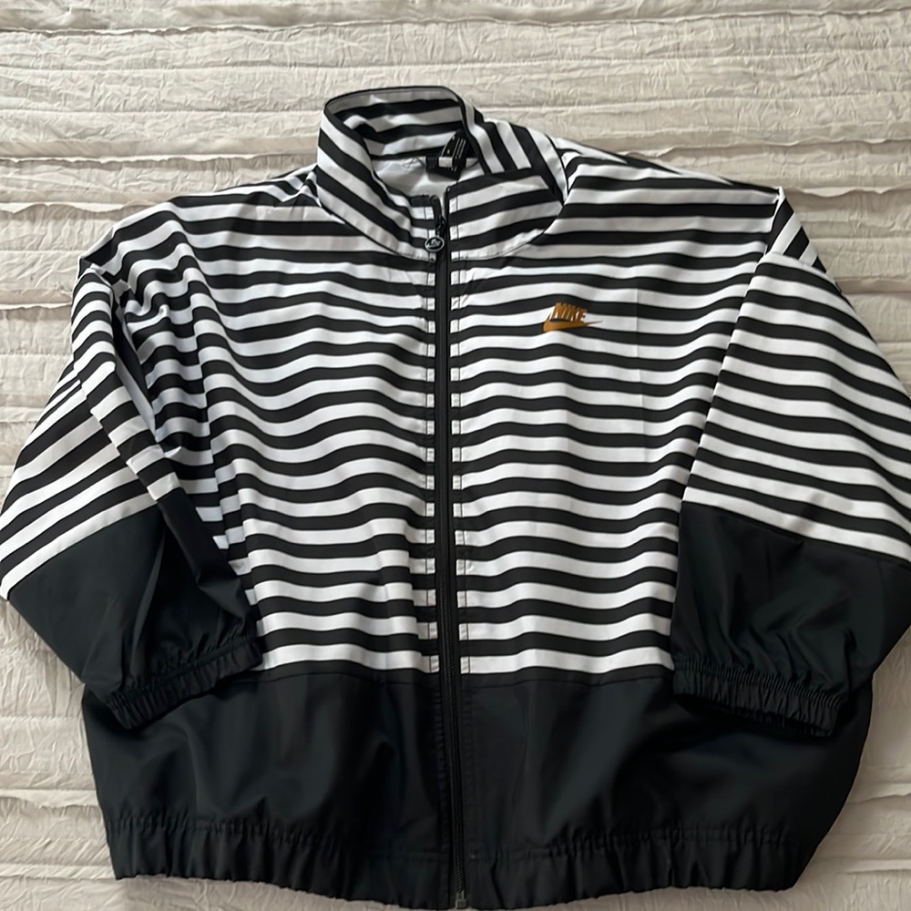 Nike windbreaker jacket